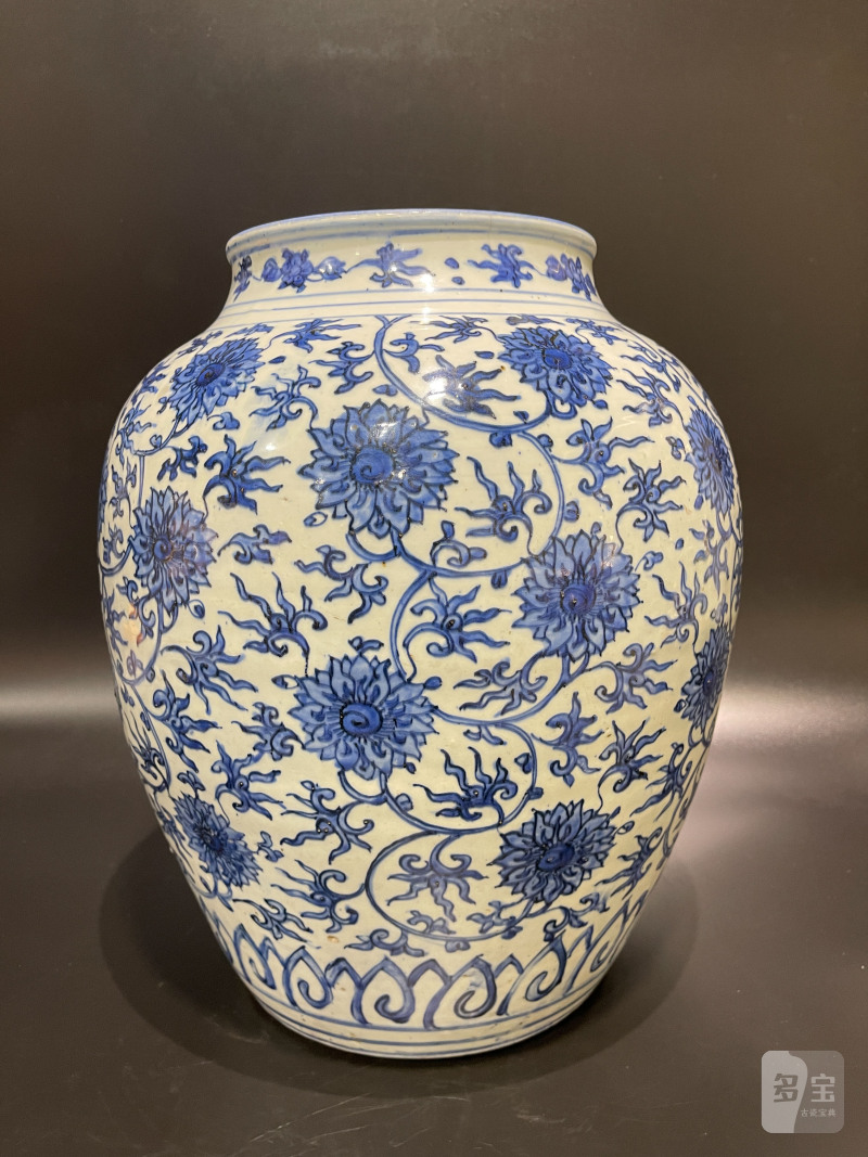 明万历 青花缠枝莲纹大罐 - 图4